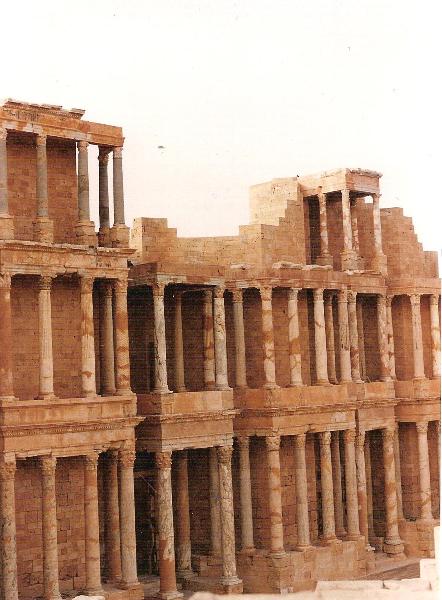 Doppio colonnato del teatro di Sabratha - Double colonnade of the theater at Sabratha